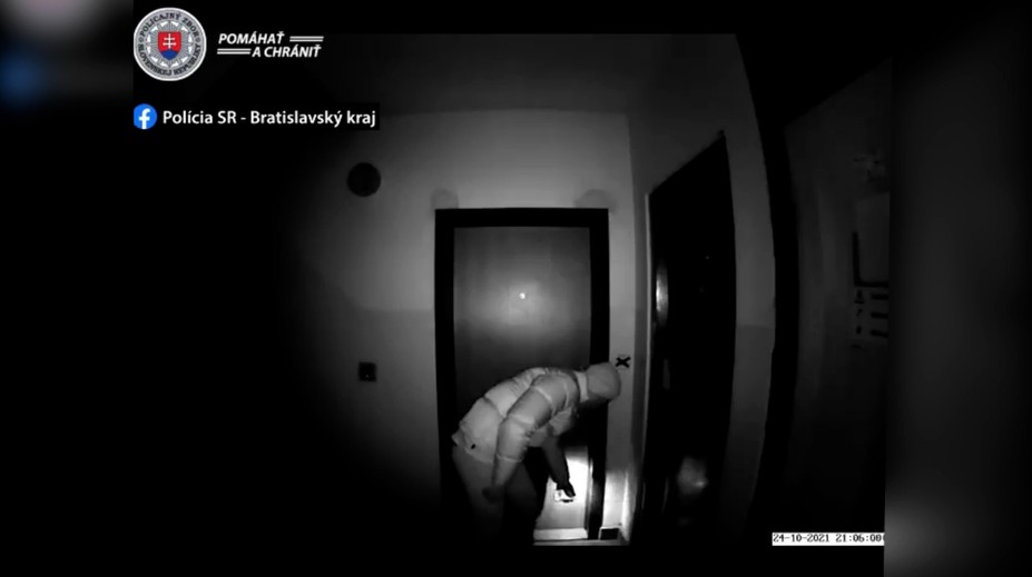 Bytová mafia úraduje vo veľkom v Bratislave. Takto si značia byty, ktoré neskôr vykradnú