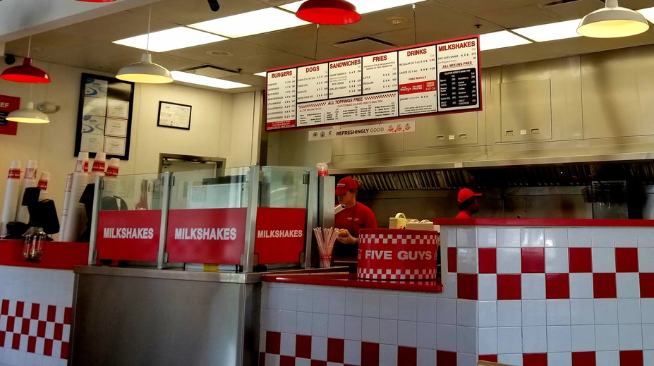 Na Slovensko mieri známy fastfood. Okrem hamburgerov ponúka aj hot-dogy