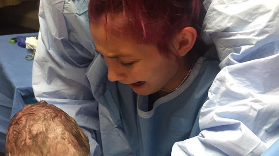 Len 12-ročné dievča asistovalo pri pôrode svojho bračeka