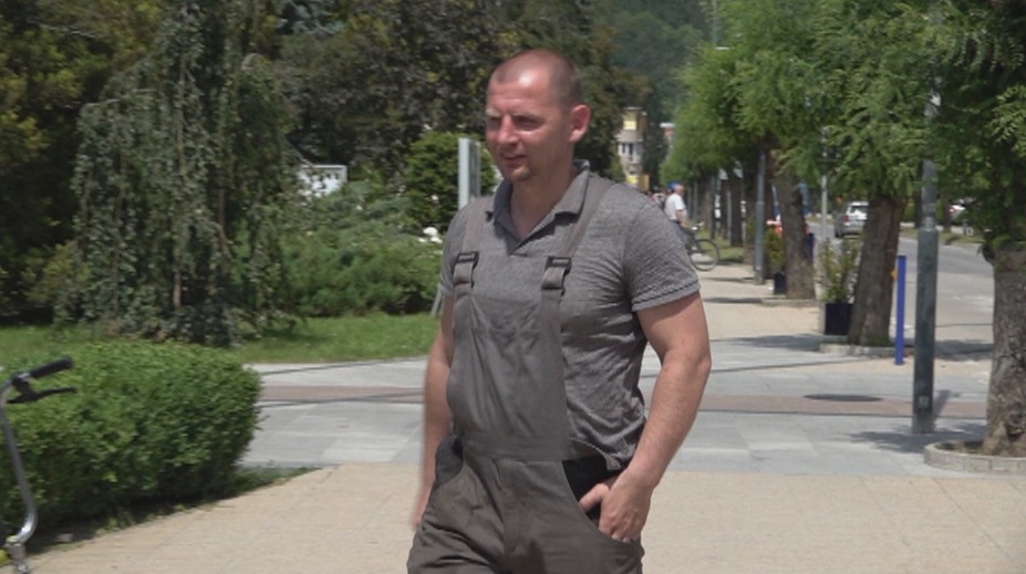 Marián Mišún, ktorý pálil vlajku EÚ, sa opäť uchádza o policajnú uniformu