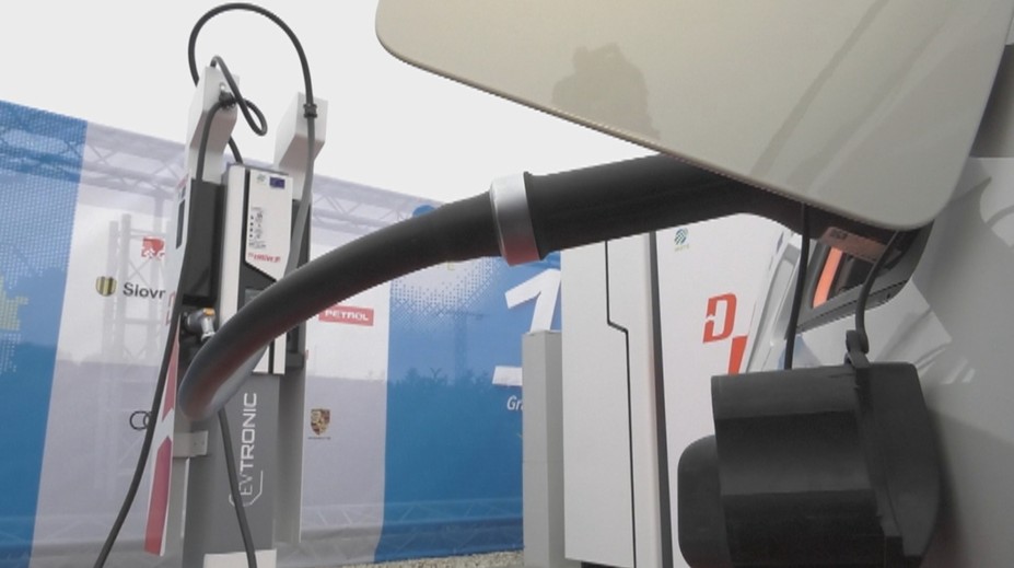 Od dnes môžete požiadať o dotáciu na budovanie elektronabíjačiek. Poskytne ju ministerstvo hospodárstva