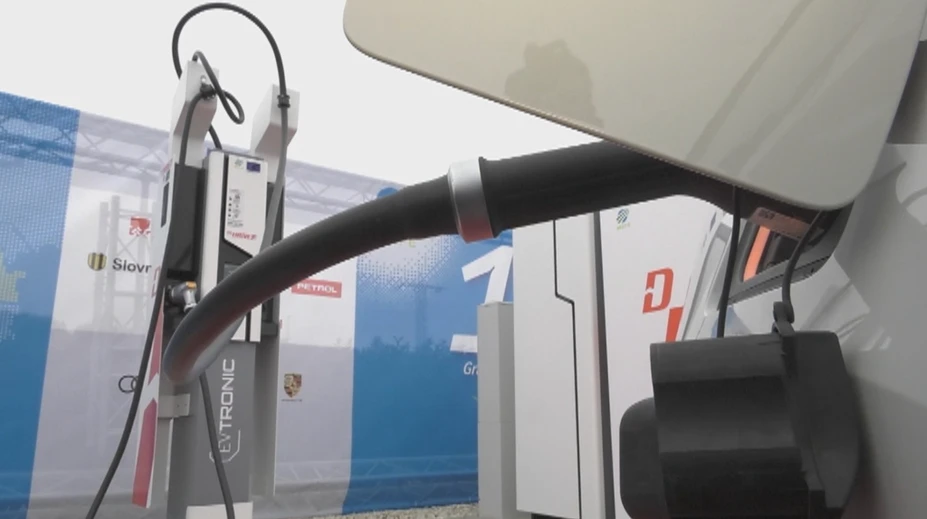 Od dnes môžete požiadať o dotáciu na budovanie elektronabíjačiek. Poskytne ju ministerstvo hospodárstva