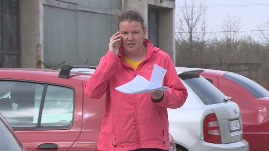 Tvrdí, že sa stala obeťou podvodu stavebnej firmy. Teraz nemá ani byt a na krku exetúrora