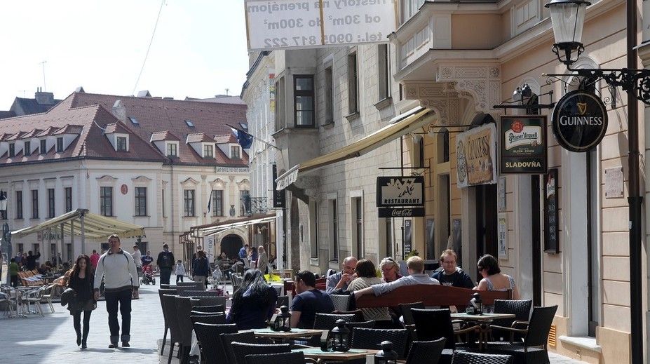 Bratislava zelená nebude. Regionálny hygienik odporučil, aby ostala v oranžovej farbe