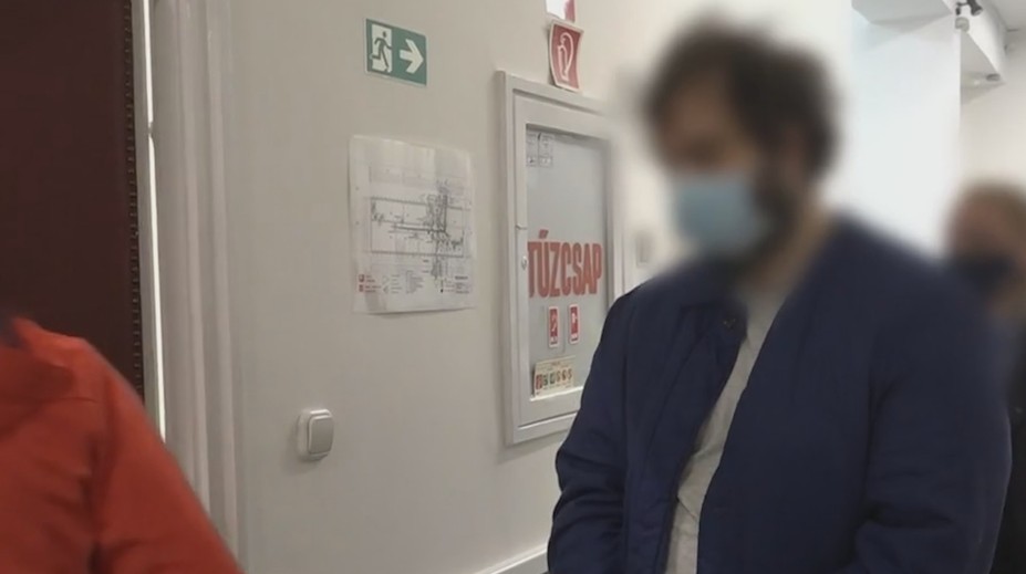 Mladík podozrivý z brutálnej vraždy seniorov naďalej zostáva vo väzbe v Maďarsku