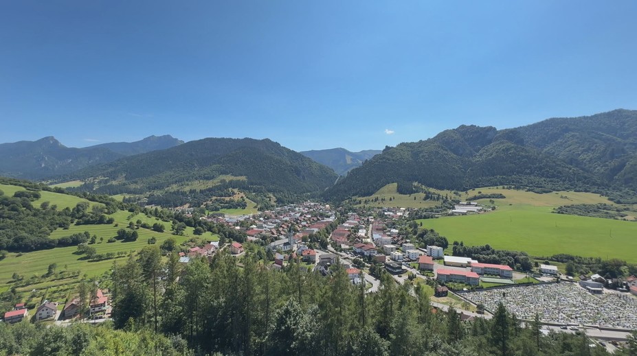 Terchová je v dnešných dňoch doslova preplnená. Miestni prišli s nápadom, ktorý turisti oceňujú