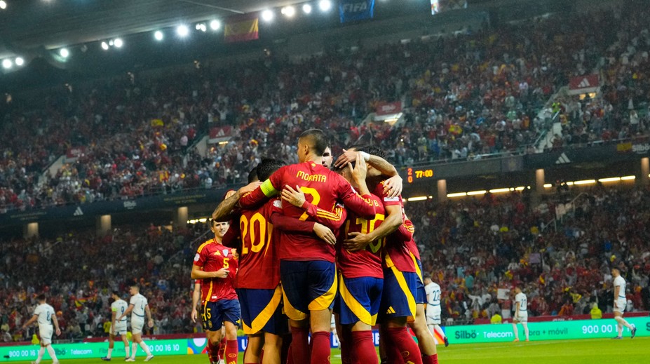 Prestrelka Poliakov s Chorvátmi, Španieli si zaistili postup. Portugalci nenašli recept na Škótov