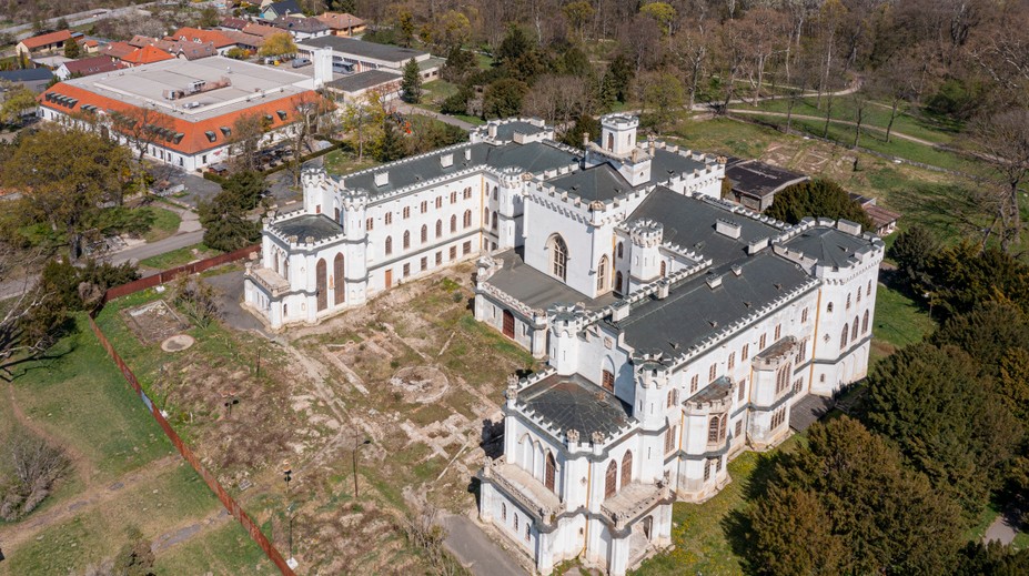 V kaštieli Rusovce sa začína rekonštrukcia. Obnova pamiatky potrvá roky