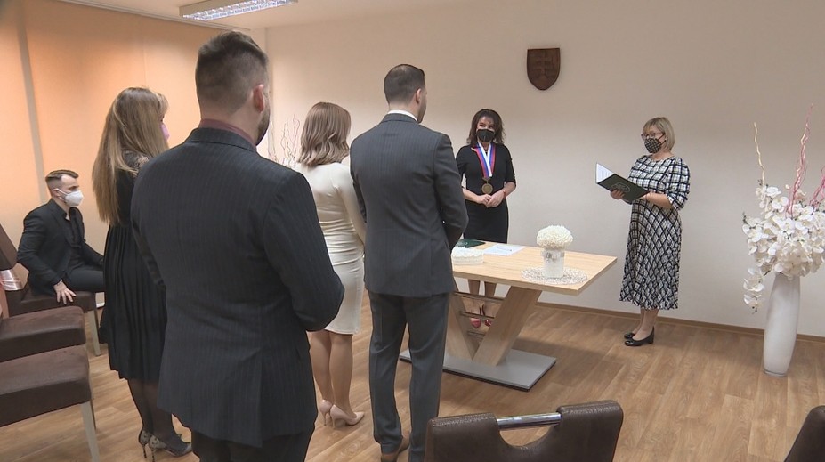 So svadbami sa v stredu roztrhlo vrece. Páry si zámerne vybrali magický dátum