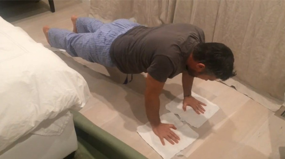 Nemôžete ísť do posilňovne? Postačí vám aj maličkosť z kúpeľne