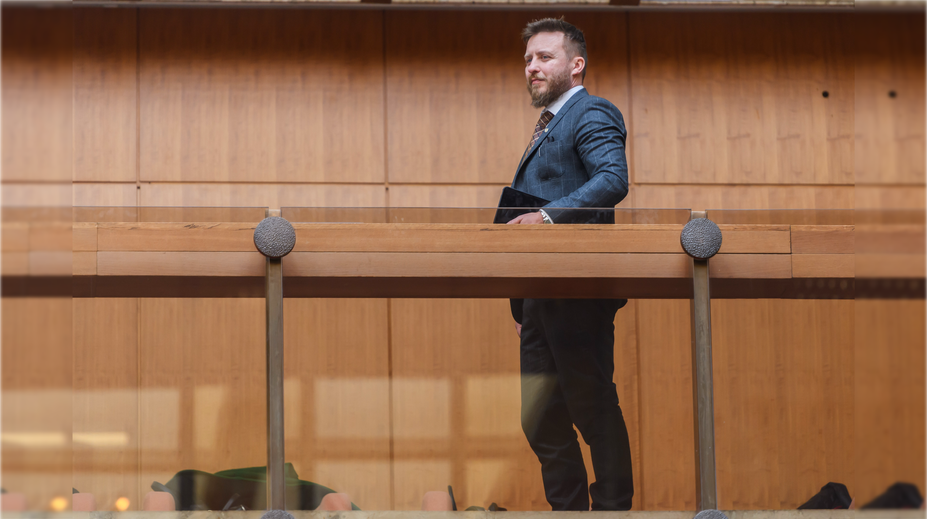 Prečo Kotlárovi rastie moc? Búri sa proti nemu Hlas aj odborníci, Ficovi jeho konšpirácie vyhovujú