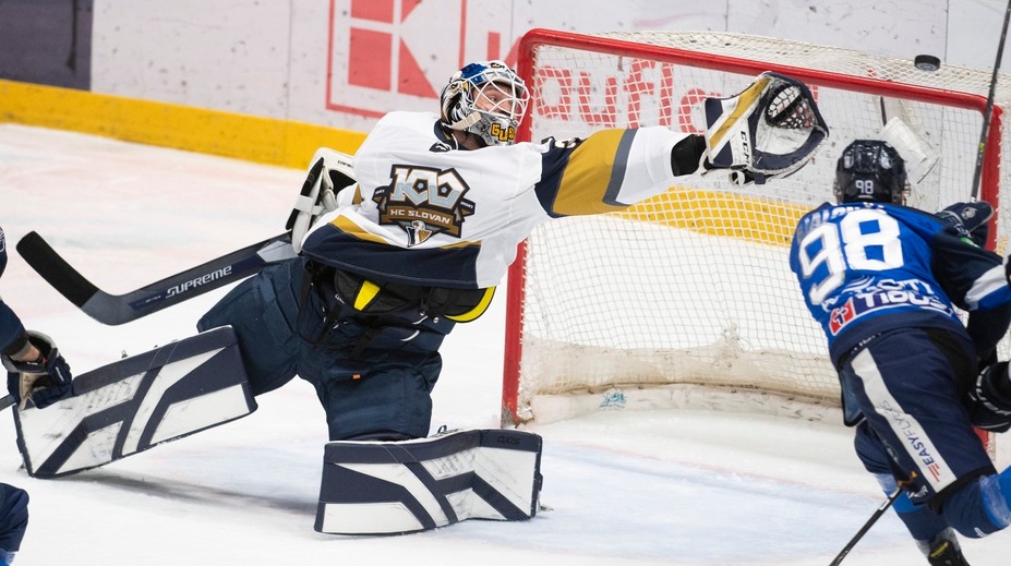 Slovan doma zdolal Poprad a je na čele tabuľky, Sersen si prevzal dres za rekordný zápis
