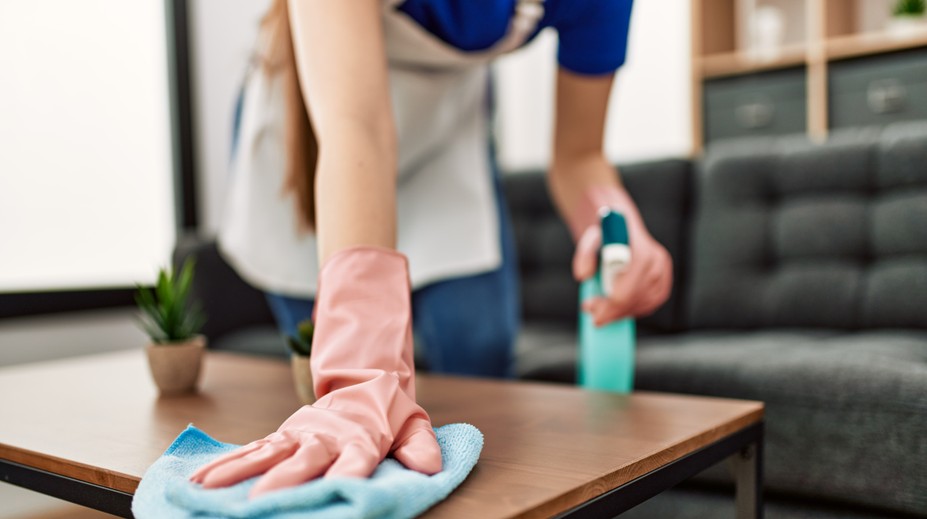 Celebrity opisujú vtipné zážitky z prvých brigád: Ako Ady Hajdu spôsobil dedinskú katastrofu