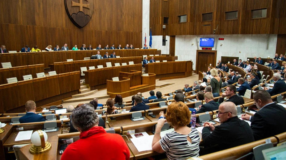 Prieskum: Koalícia sa prepadá, do parlamentu by sa dostalo až 10 strán