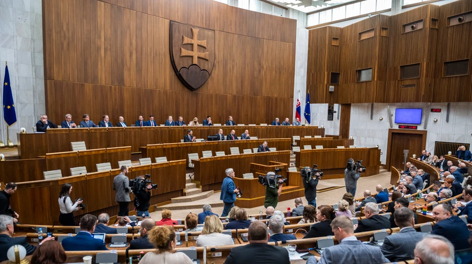 Konzervatívci opäť chcú v nedeľu zatvoriť obchody. Pomôcť to má manželstvám, rodinám a deťom