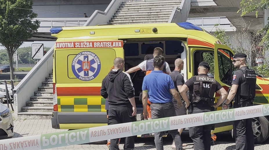 FOTO a VIDEO: Dráma v hlavnom meste. Z Mosta SNP chcel skočiť muž