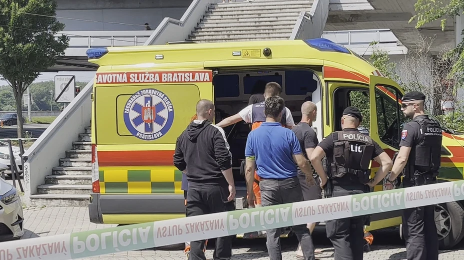 FOTO a VIDEO: Dráma v hlavnom meste. Z Mosta SNP chcel skočiť muž