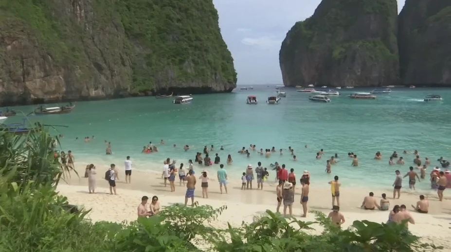 Zatvoria miesto, ktoré preslávil film Pláž: Maya Bay zničilo množstvo turistov