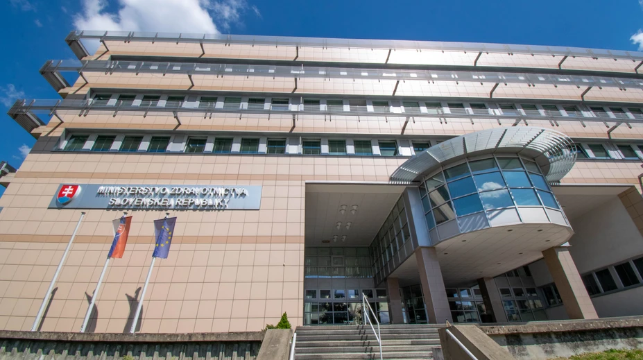 Ministerstvo zdravotníctva pracuje v obmedzenom režime. V budove praskla vodovodná rúra