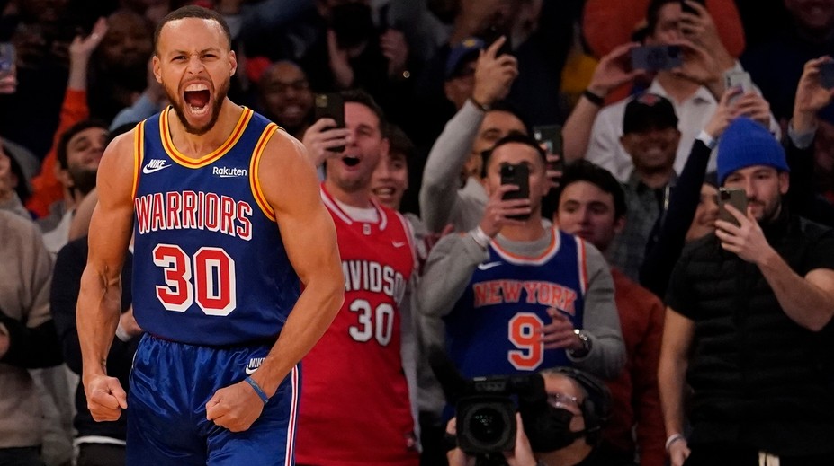 VIDEO: Stephen Curry prekonal Raya Allena a stal sa najlepším trojkárom v histórii NBA