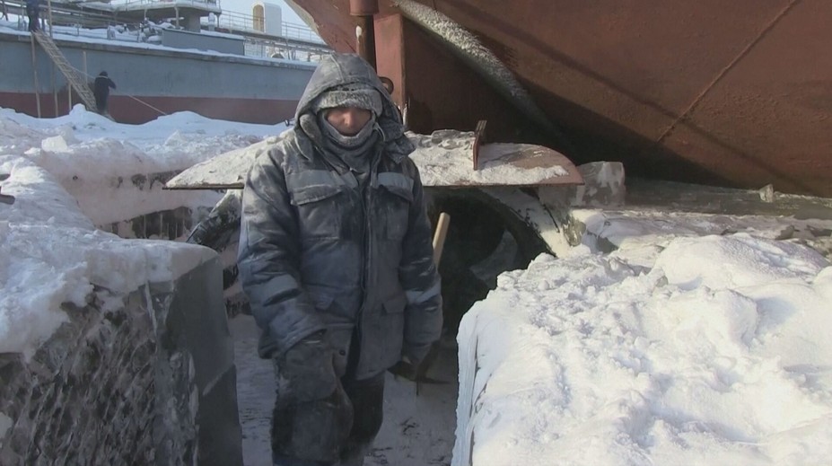 Majú jednu z najťažších prác na svete. Údržbári lodí na Sibíri pracujú, aj keď je mínus 60 stupňov