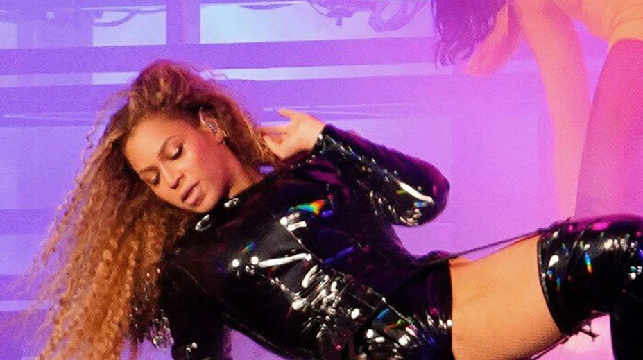 Toto robiť nemala. Beyoncé poskytla všetkým priamočiary pohľad do jej rozkroku