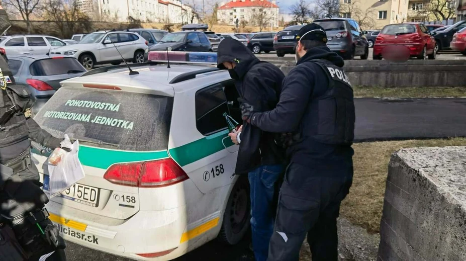 Tragédia v obci Šumiac. Muž (33) zavolal na políciu, že zavraždil matku (†53)
