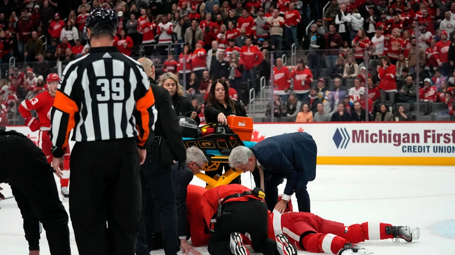 VIDEO: Desivé chvíle v NHL. Hviezda Detroitu upadla po zákroku do bezvedomia