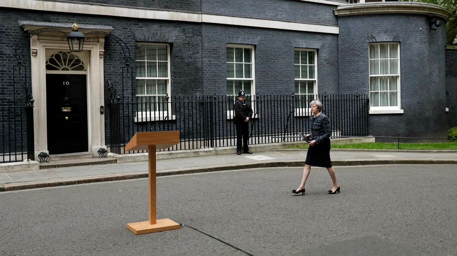 Britská premiérka obvinila predstaviteľov EÚ zo snahy zmanipulovať voľby
