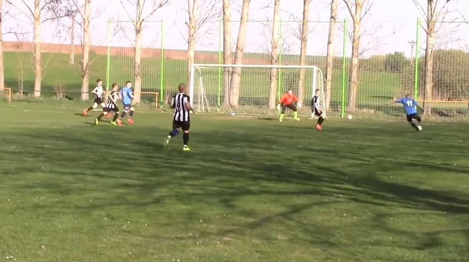 VIDEO: Bizarná situácia v amatérskej súťaži, arbiter neuznal tento jasný gól