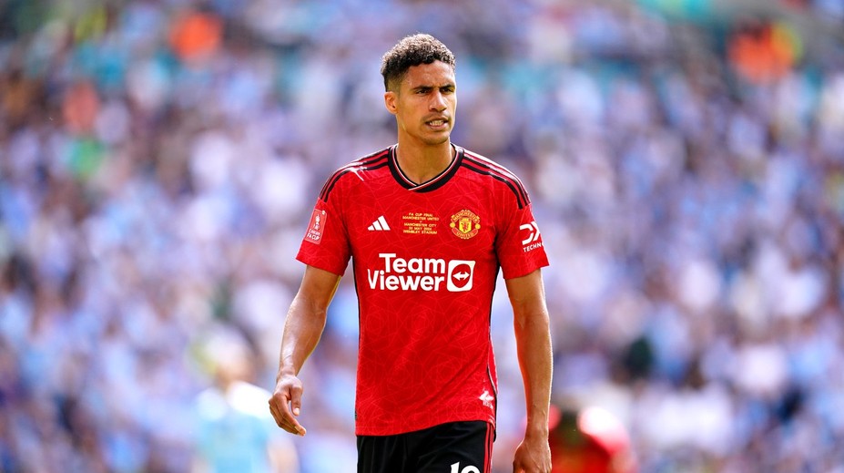 Francúzsky majster sveta zavesil kopačky na klinec. Varane odohral za nový klub len pár minút