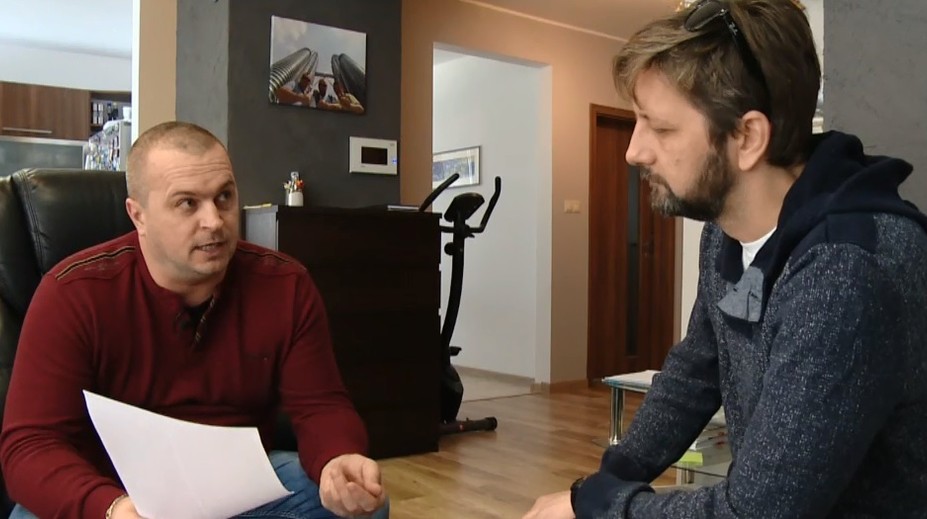 Rok od nehody má auto stále v servise. Výrobca doteraz nedodal potrebnú súčiastku