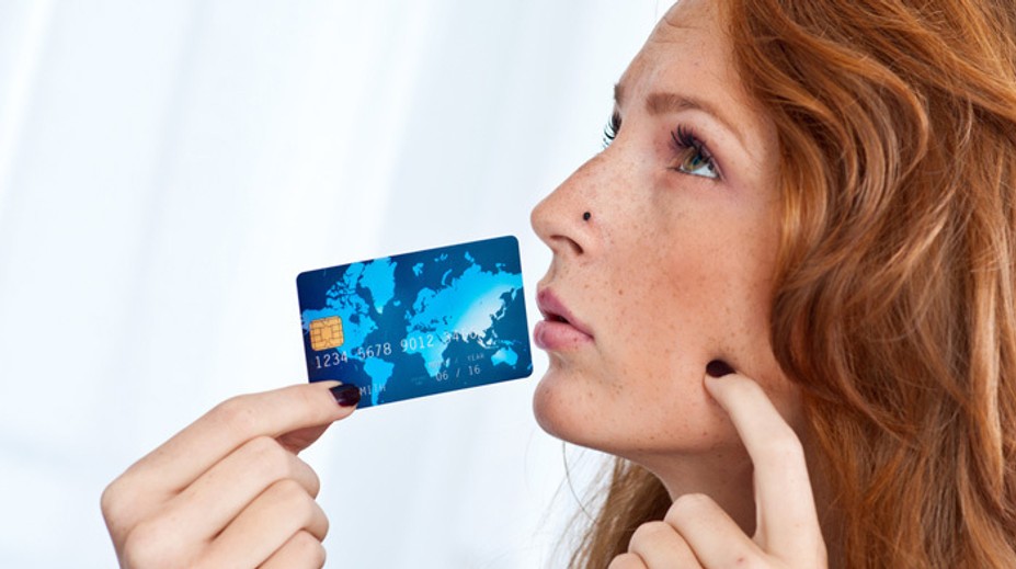 Za týždeň zjeme toľko mikroplastov, ako keby sme si naraz dali do pusy platobnú kratu