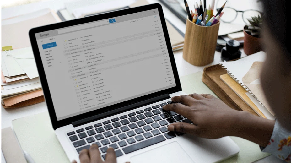 Žena dostala email od svojho mŕtveho otca. Neuveríte, čo v ňom bolo