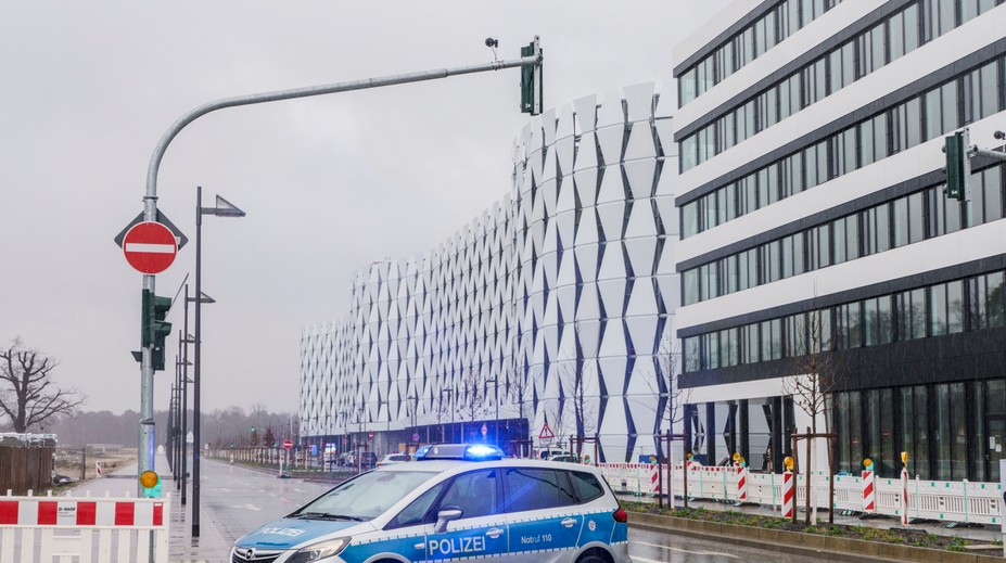 Na letisku vo Frankfurte našli mŕtve telá muža a ženy. Obete mali strelné zranenia