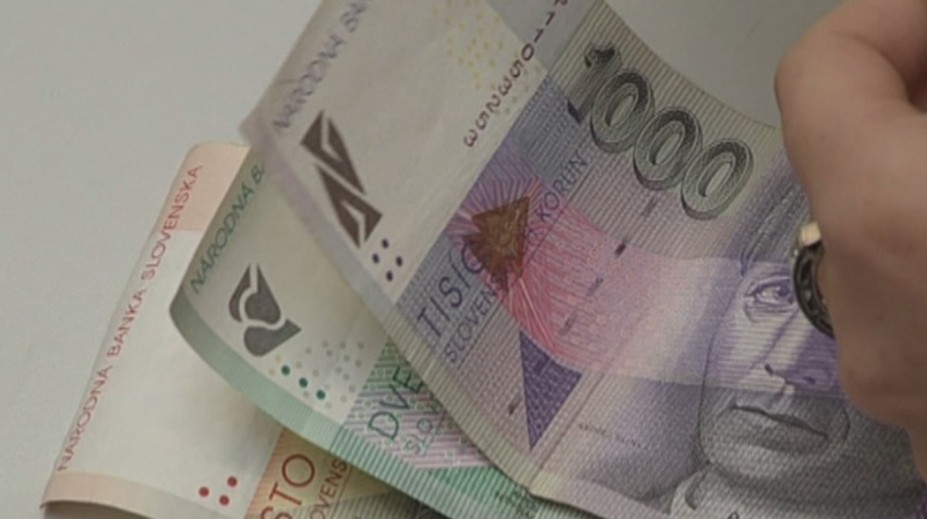 Peniaze pod poduškou? Stále sme nevrátili milióny slovenských bankoviek