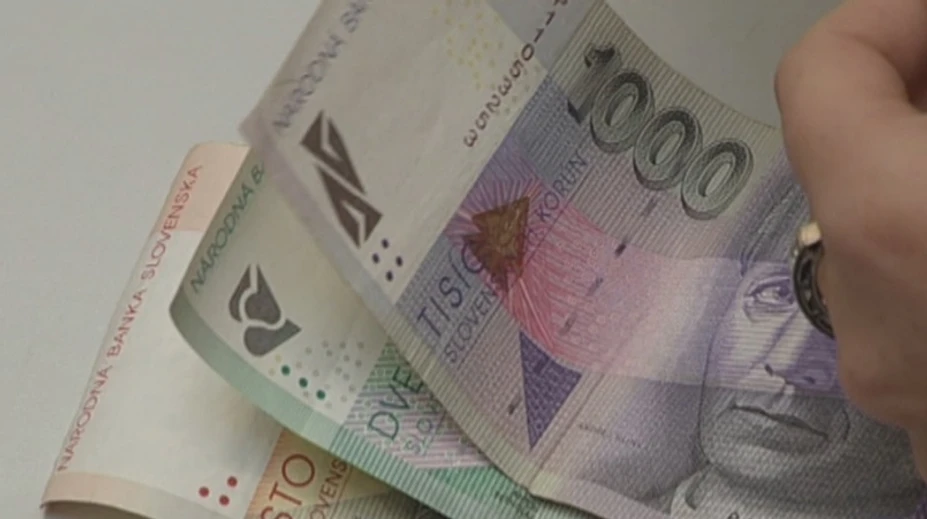 Peniaze pod poduškou? Stále sme nevrátili milióny slovenských bankoviek
