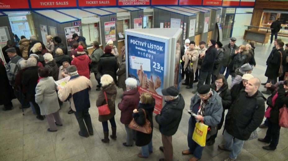 Bratislavskí seniori sú dôkazom toho, že aj bezplatné cestovanie niečo stojí