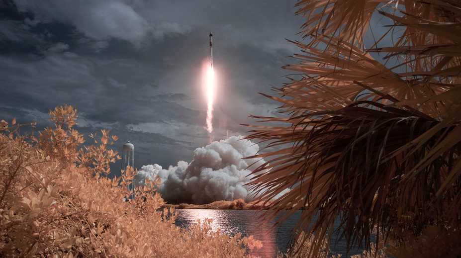 Space X porazila Boeing, do vesmíru sa dostala skôr. Raketa Falcon 9 prepíše dejiny