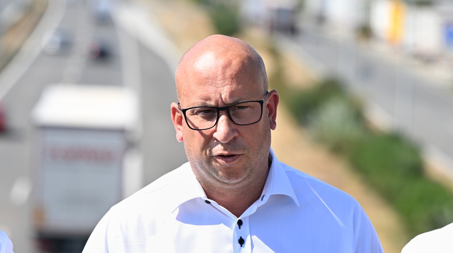 Vláda chce výrazne navýšiť mýto, vraj bude menej nákladiakov na cestách. Návrh však môže naraziť