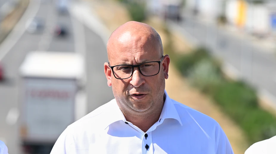 Vláda chce výrazne navýšiť mýto, vraj bude menej nákladiakov na cestách. Návrh však môže naraziť