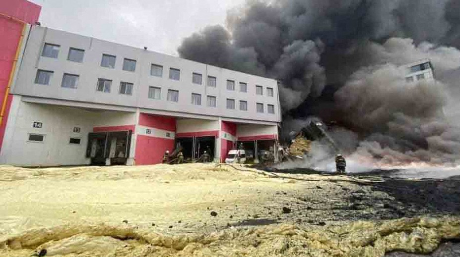 Rusi počas brutálneho bombardovania Chersonu zasiahli domy aj nemocnicu. Zelenskyj im poslal nahnevaný odkaz