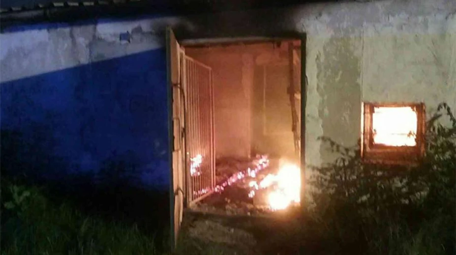 V Jakubove horela lakovňa, hasičom sa už podarilo zlikvidovať oheň