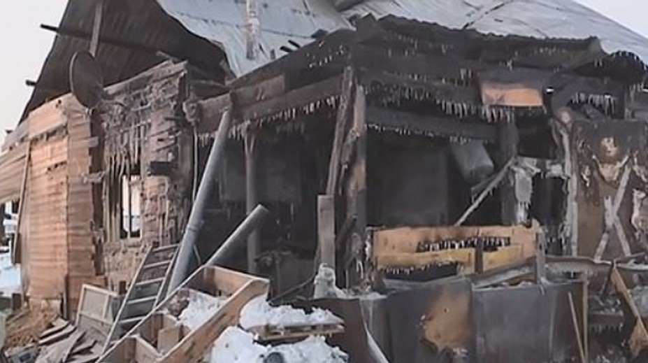 Obrovské nešťastie. Matka prišla o život v horiacom dome, predtým z neho stihla vytiahnuť päť detí