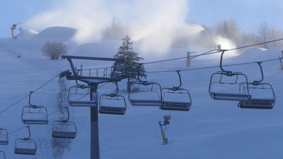 Mieri k nám studený front. Prinesie dážď, ale niekde aj výdatné sneženie