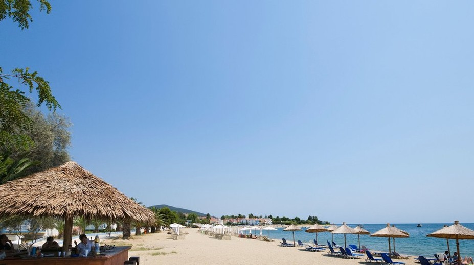 Dráma na obľúbenom gréckom polostrove: V preplnenom bare sa strieľalo, traja ľudia sú vážne zranení