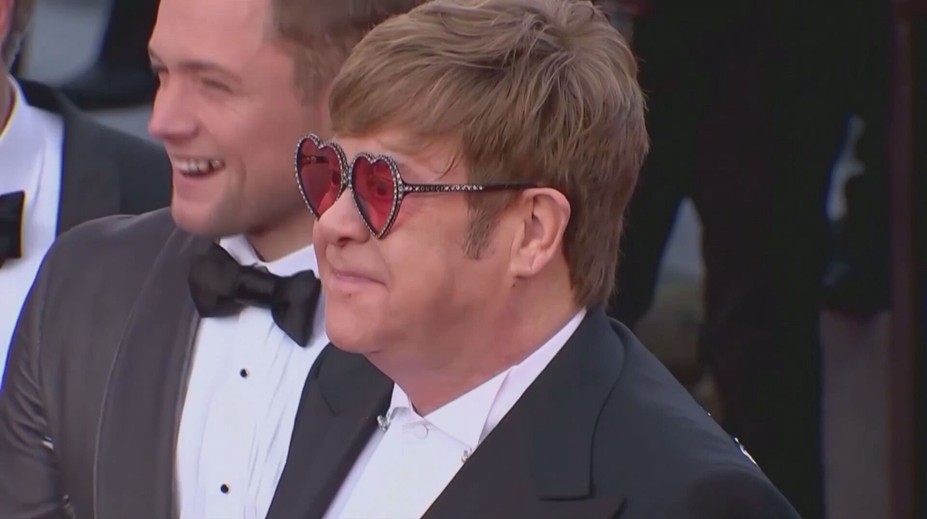 Všetko sa začalo infekciou. Legendárny spevák Elton John má vážne zdravotné problémy