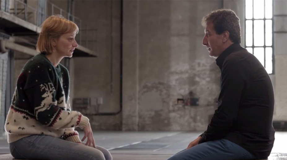 Čo sa stane, keď sa štyri minúty pozeráte do očí úplne cudziemu človeku?