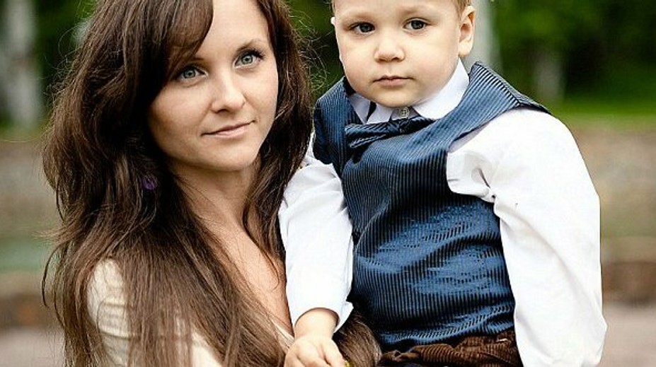 Muž na ňu krochkal, ona zabila seba aj synčeka. Nepodarená plastická operácia jej zničila život