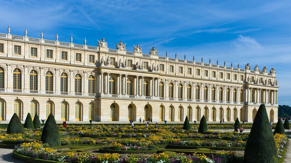Na zámku vo Versailles horelo. Návštevníkov a personál museli evakuovať